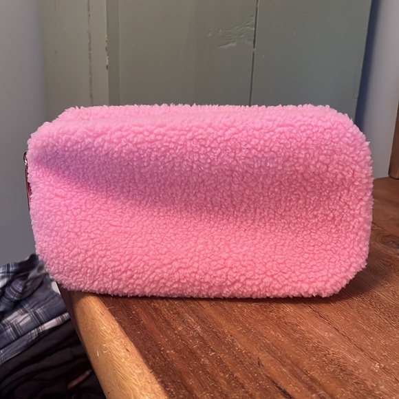 Fluffy • Comsetic Bag - Picture 3 of 4